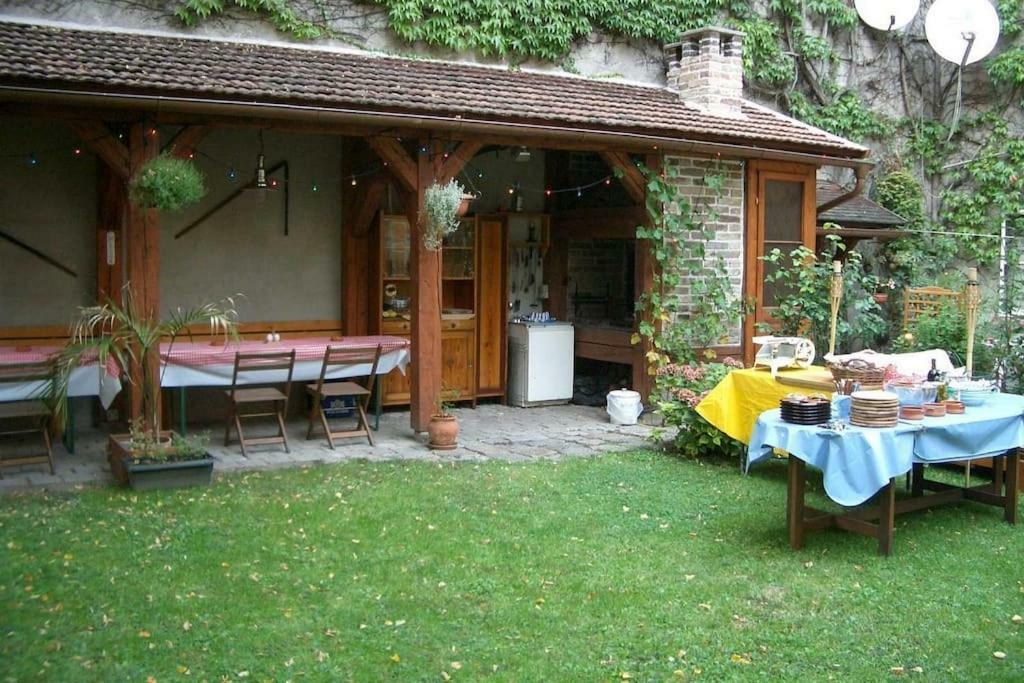 70m² Grosses Mit Gartenzugang Apartment